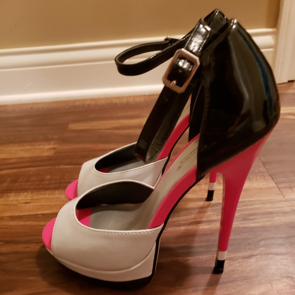 Shoedazzle Like New heels 6.5